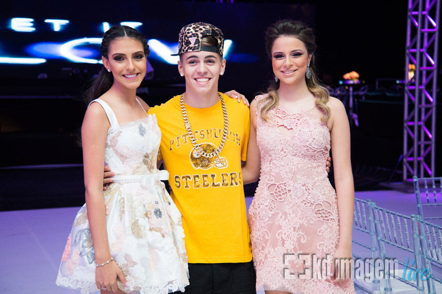 Mariana e Thaís 15 anos